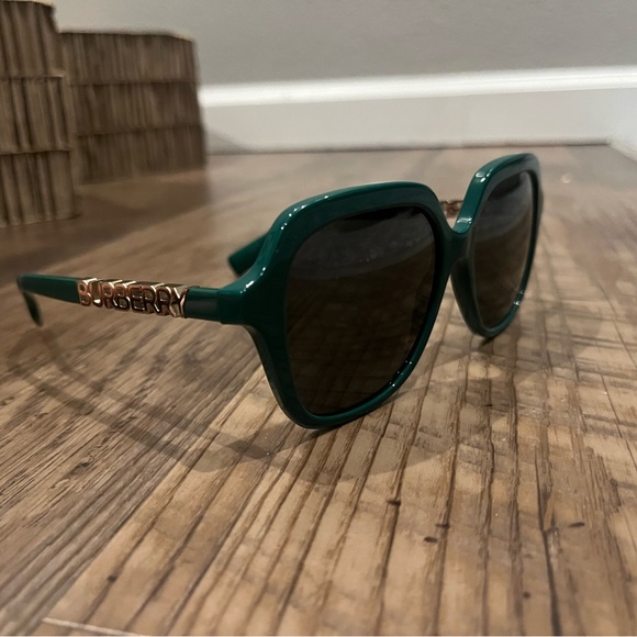 Burberry Joni Sunglasses Green - Picture 1 of 7